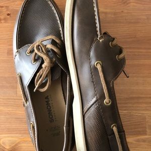 Mens brown boat shoes